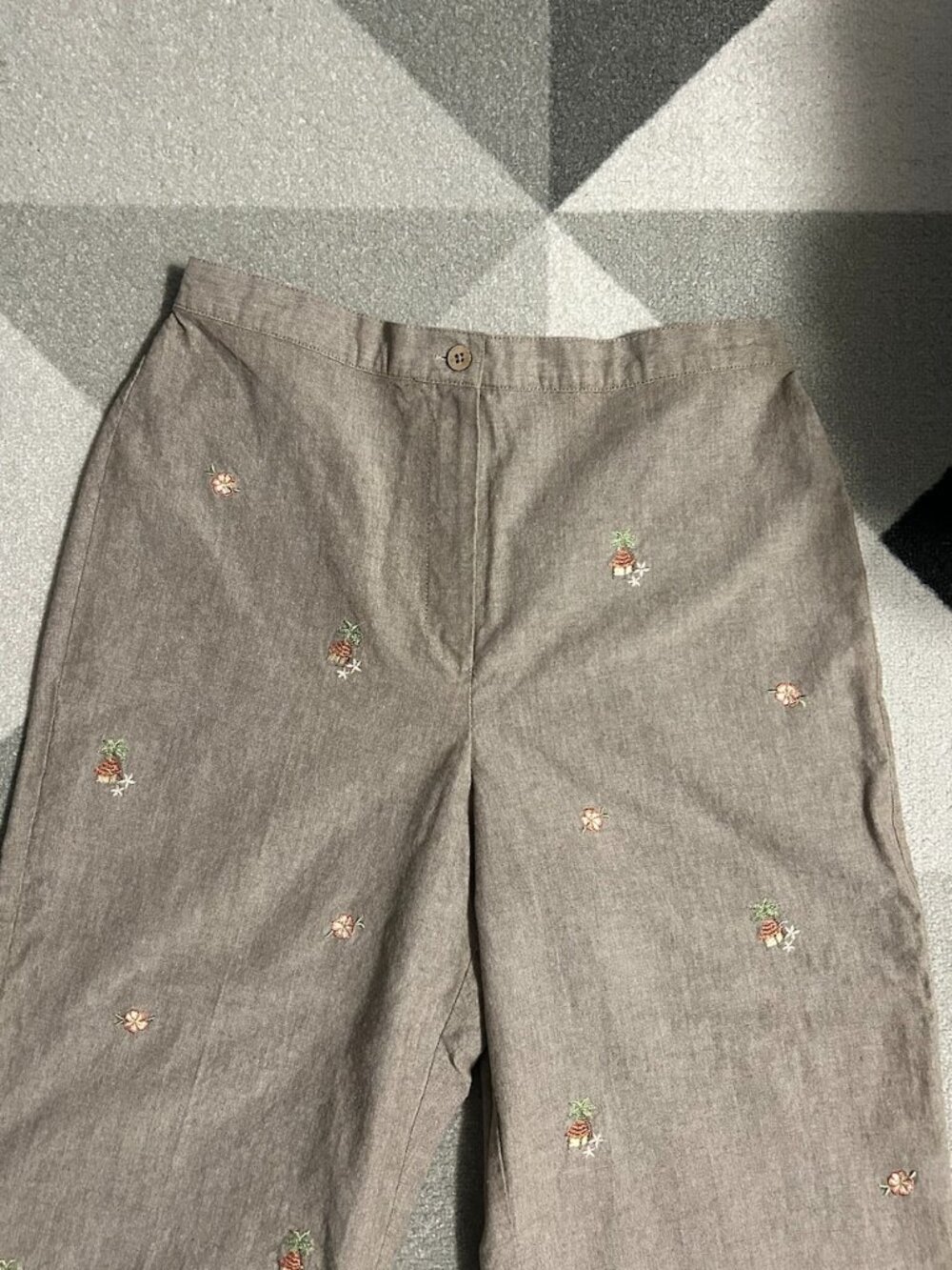 Alfred Dunner Tan Embroidered Cropped/Capri Pants Women's Size 12P